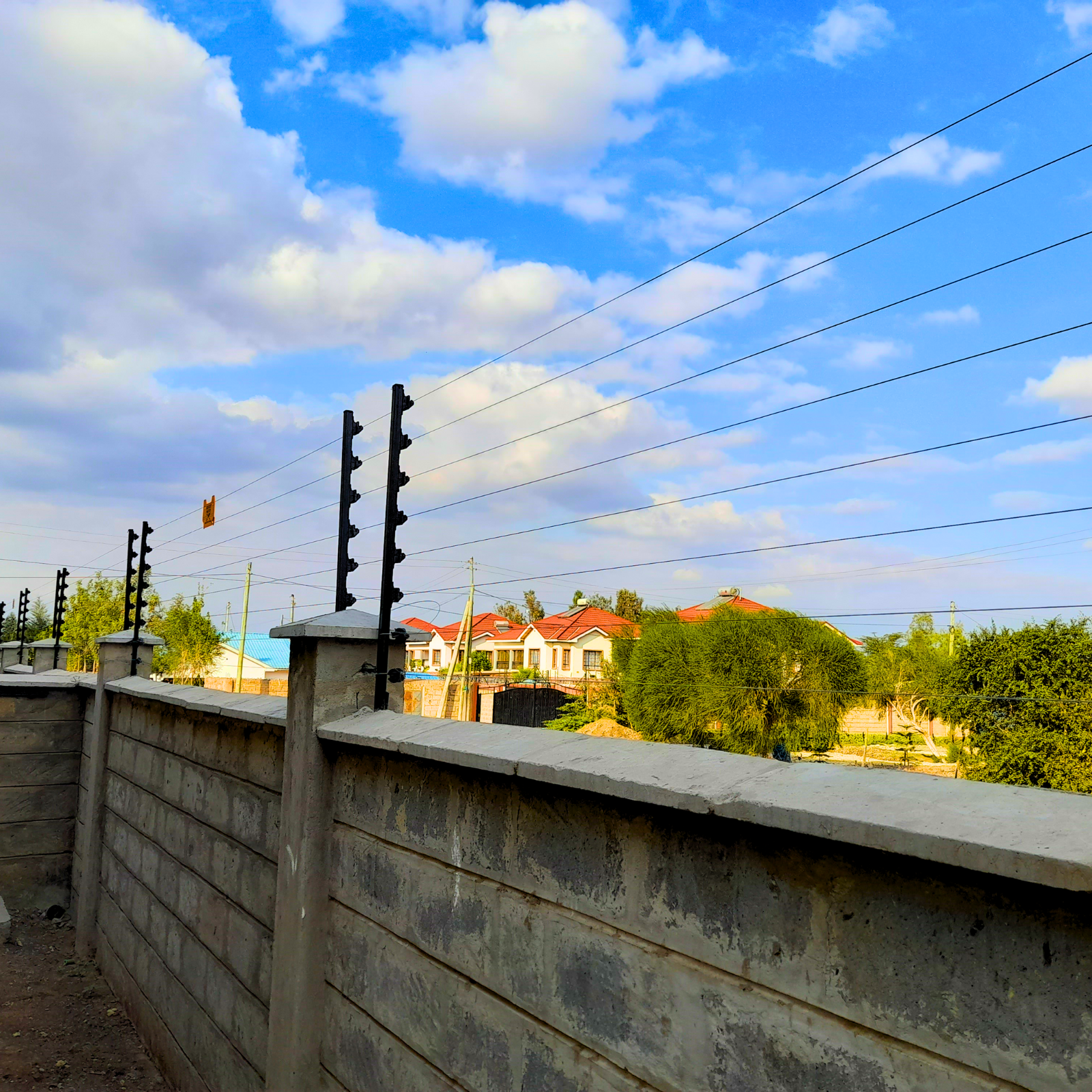 get top wall electric fences in Kenya -0722708034